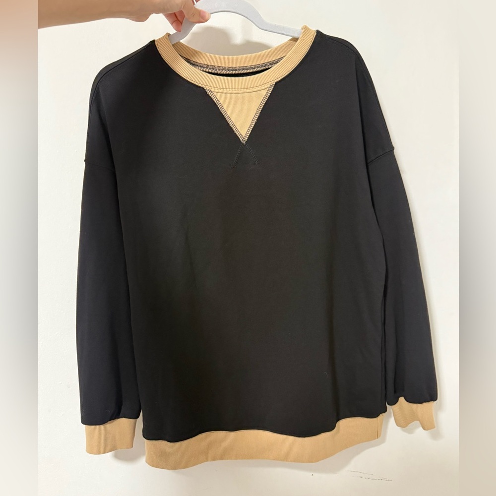 NWOT Oversized Black and Tan Crewneck Sweater